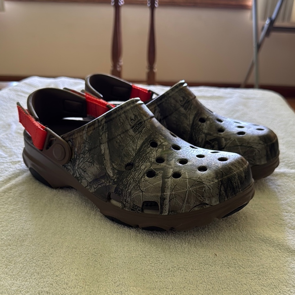 Men’s 6 Camo Crocs - Barely used